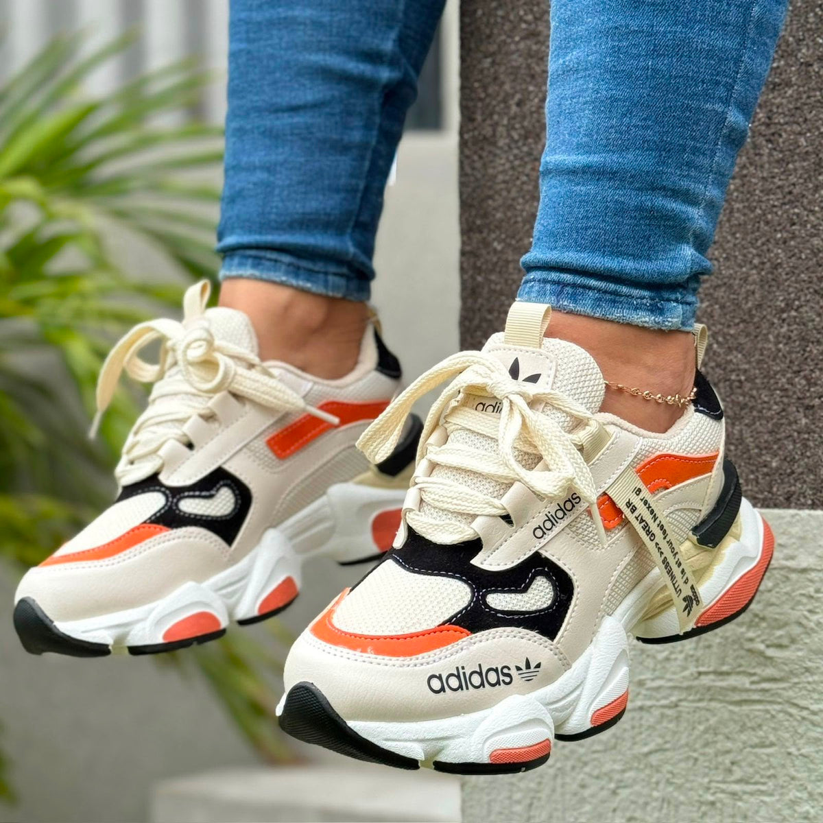 ADIDAS OZWEEGO