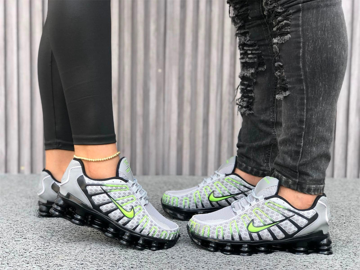 NIKE SHOX UNISEX